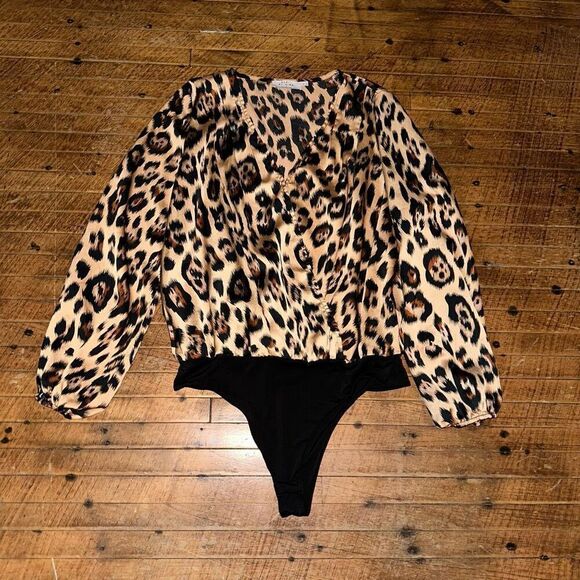 Katie Sturino Stitchfix leopard print flowy M bodysuit - Picture 1 of 4